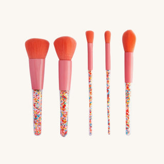 Colorful rainbow sprinkles kids makeup brushes, a 5-piece makeup brush set with case, featuring soft brushes and a clear case for creative, mess-free fun