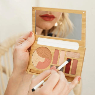 Zao Makeup refillable makeup compact and refillable makeup palette made with sustainable bamboo, featuring the best vegan mineral makeup for teens